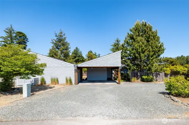 Carport, crescent gravel driveway. A lot of parking options for all of your guests.
