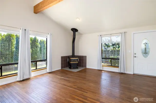Front entry, and more of those wonderful hardwood floors!