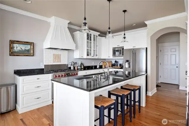 Plenty of room at the kitchen island.