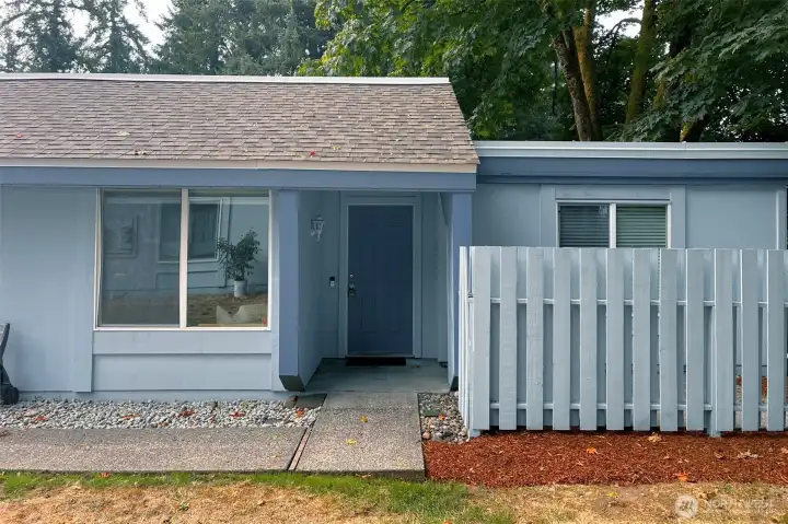 Healthy HOA with no special assessments- FHA approved and pet/renter friendly!