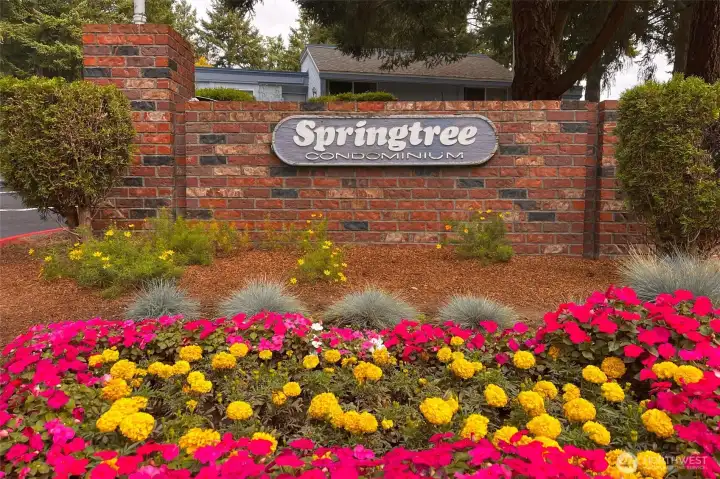 Super well located right around the corner from Newcastle and just up the road from the Landing