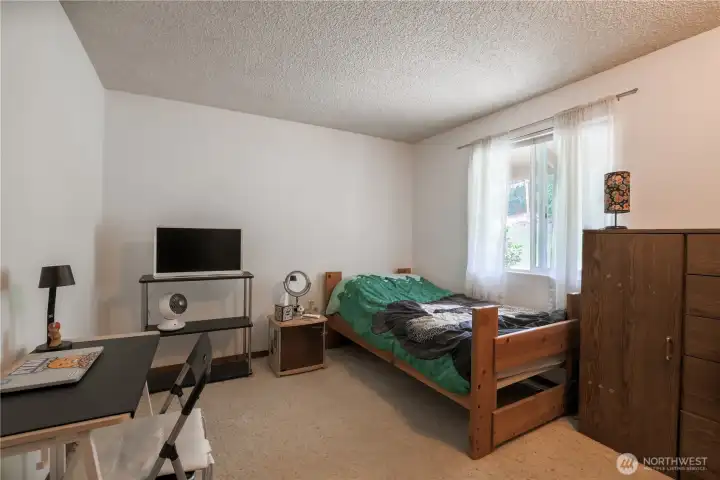 Second bedroom with new carpet