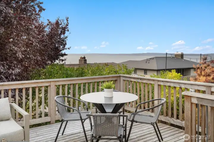 An ideal spot for morning coffee, evening cocktails, or entertaining against a Pacific Northwest backdrop.