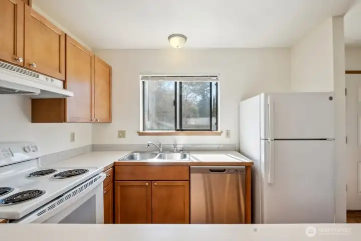 *This is a representation of layout, Actual unit has different cabinets