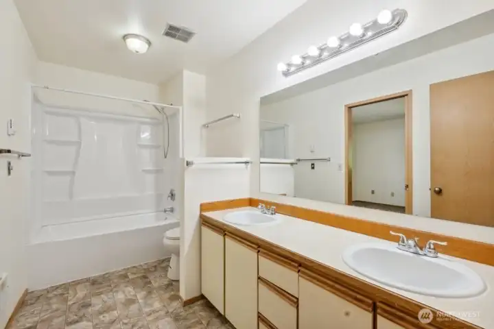 Upper-level full sized bathroom.