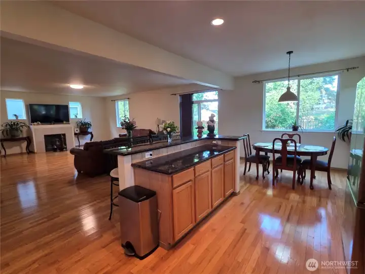 Huge Home, plenty of room for everyone & sider to back yard off Kitchen for amazing family BBQs! Huge Home, plenty of room for everyone & sider to back yard off Kitchen for amazing family BBQs!