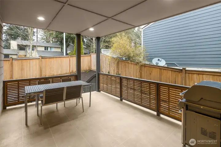 Spacious entertainment covered patio