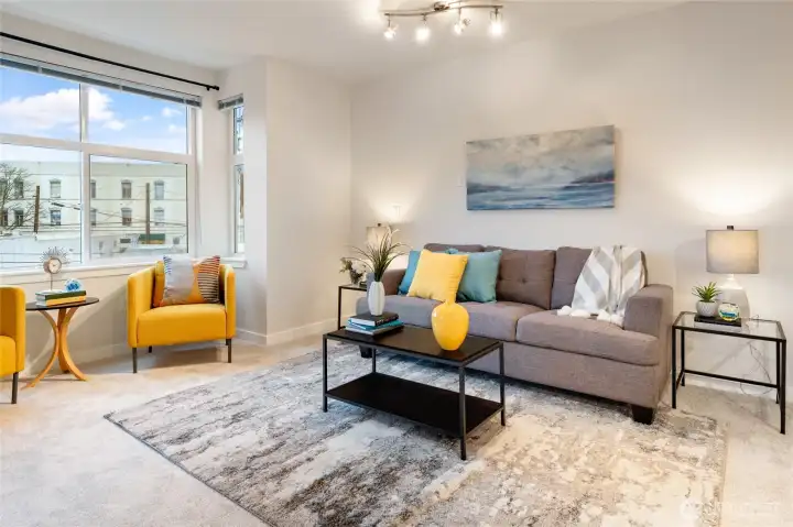 This fabulous corner unit stays bright and cheery all day thanks to large windows and a smart circular layout.