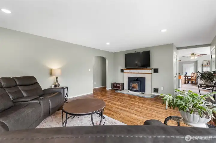 ~Cozy Pellet Stove efficient for chilly Pacific Northwest nights~