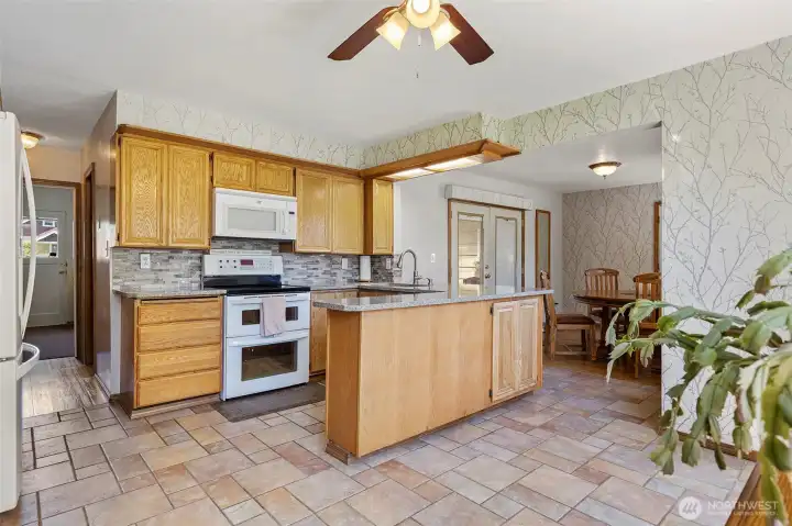 ~Gleaming Oak Cabinets & Beautiful Ceramic Tiled Floors!
