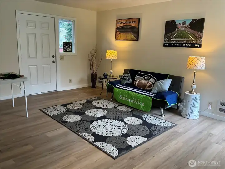 Living room and entry unit 2.