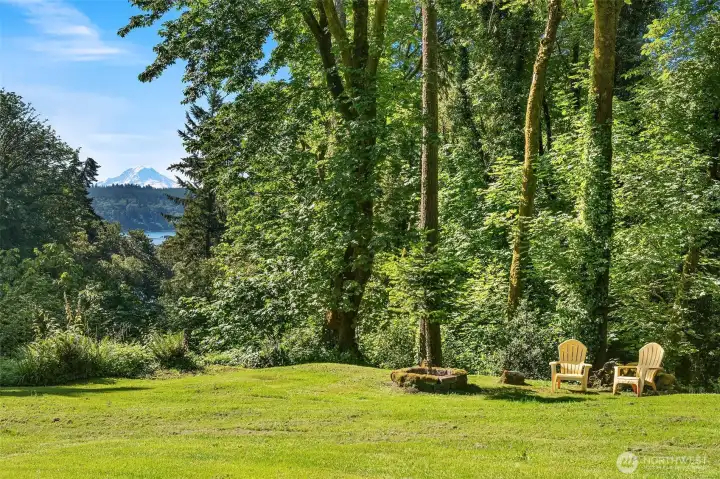 A lovely view of Mount Rainier with a bonus peek at outer Quartermaster Harbor.