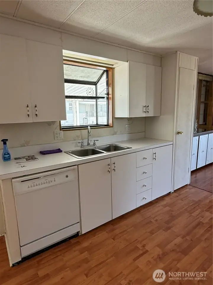 Kitchen, garden window