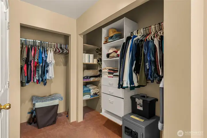 Primary suite walk in closet