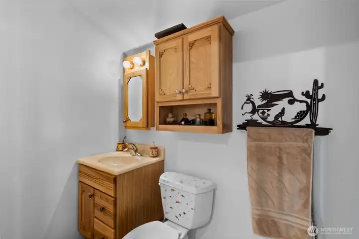 This is the upper level guest suite 3/4 bathroom