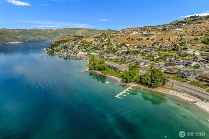 Perfectly positioned along the shores of Lake Chelan, this exceptional location offers crystal-clear water, beach access, and breathtaking mountain views.