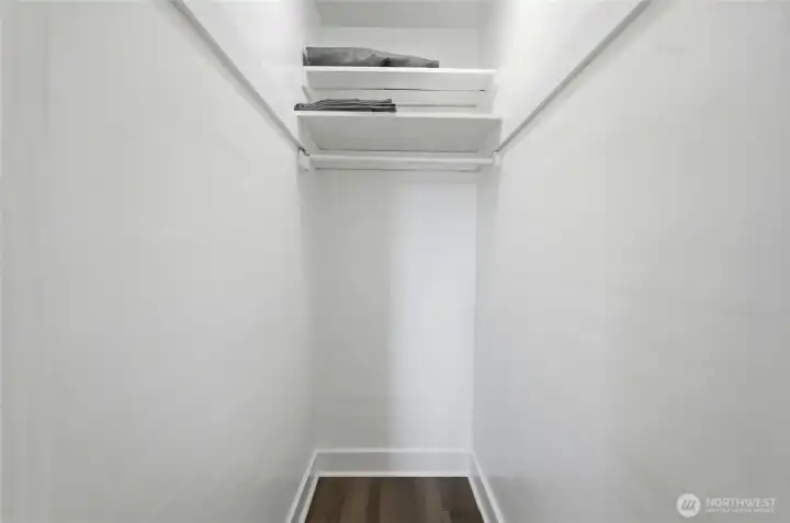 Walk-in Closet Walk-in Closet