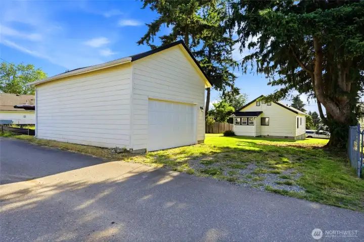 Detached 2-car garage with potential for a DADU (buyer to verify) Detached 2-car garage with potential for a DADU (buyer to verify)