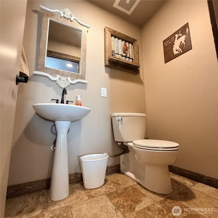upper 1/2 bath