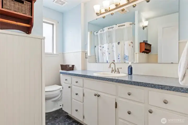 Full bath upstairs