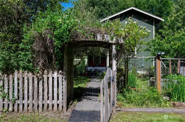 Entry gate with arched Honeysuckle