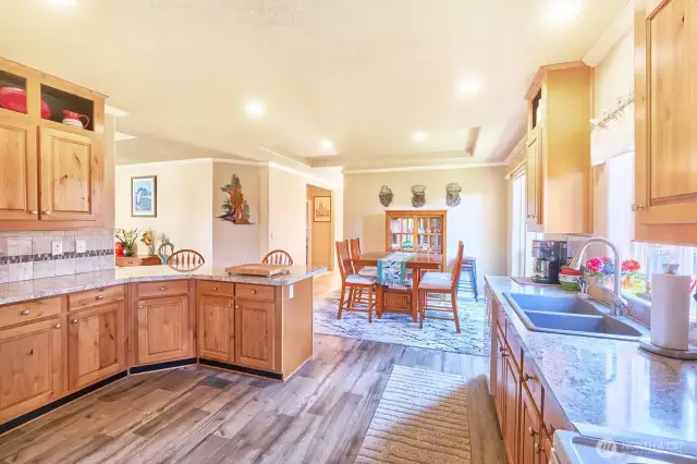 Large country-style kitchen with tiled backsplash