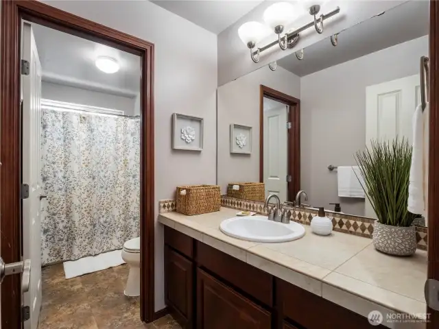 Upper level hall bathroom.