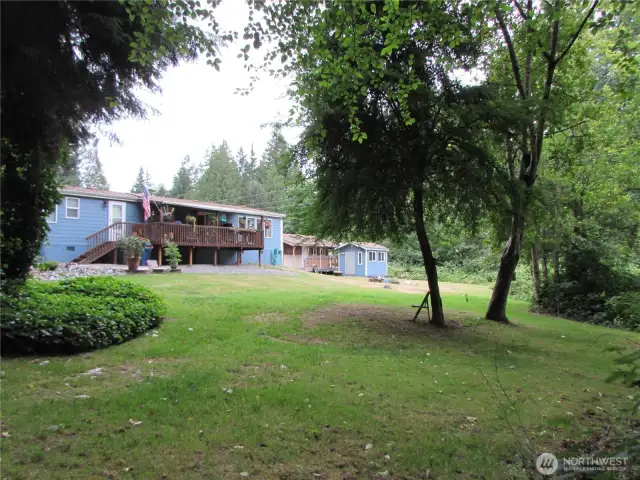Over 1,500 Sq ft w/ 3 bedrooms thats modern and tastefully updated on Acre + leased land ($1.095 p/m) with lots of privacy. Property is 3 minutes from Hwy 2 & 9, near King Charles Rest.. Small wildlife are frequent visitors.
