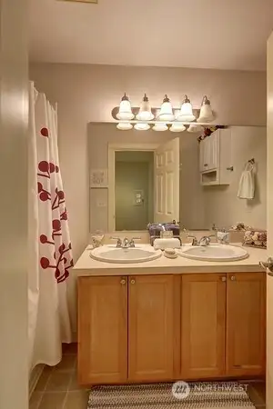 Dual sinks in Main bathroom