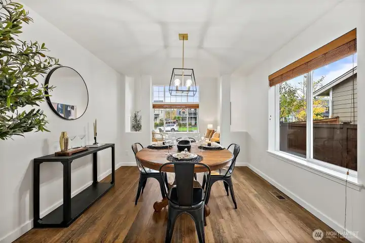 Dining room that could accommodate a large gathering table