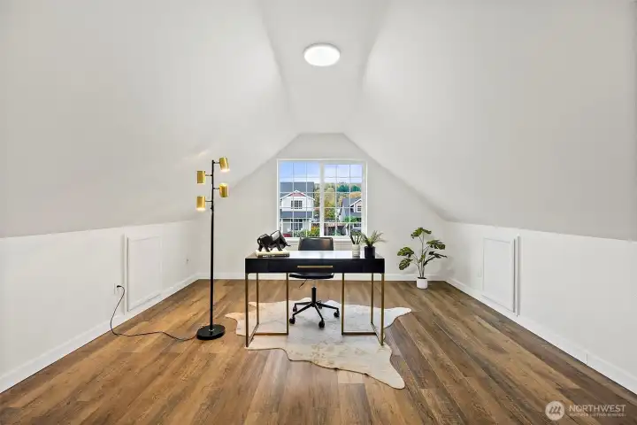 Huge bonus room--would this be your office? Workout space? Business suite? Playroom? Maybe your personal speakeasy?