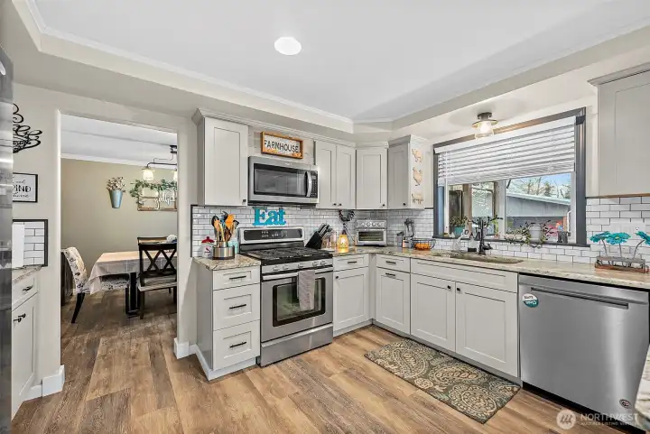 Upgraded Kitchen cabinets and Whirlpool Gold appliances.