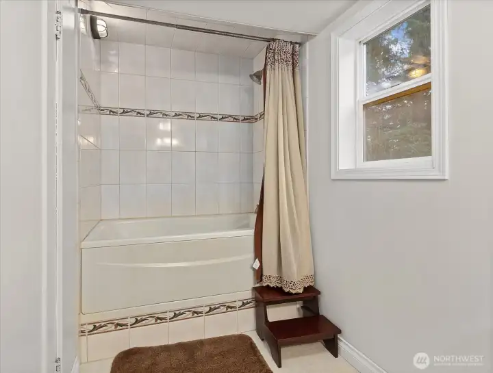 Upstairs main bathroom