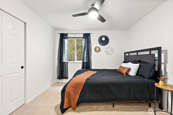 Second bedroom w/ceiling fan