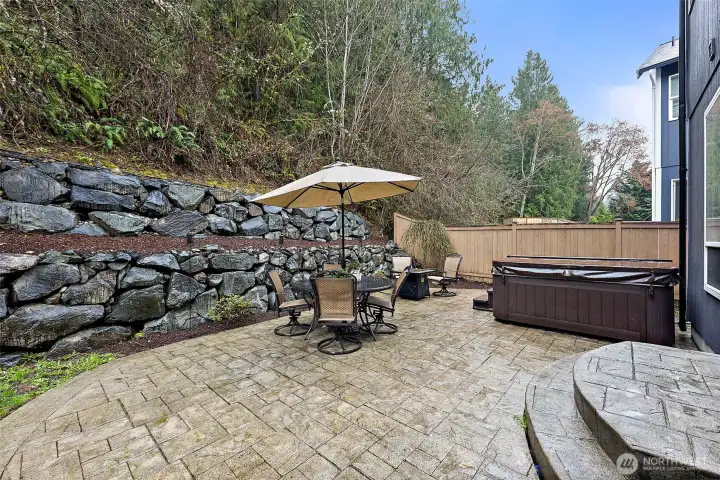 Retaining wall for added privacy