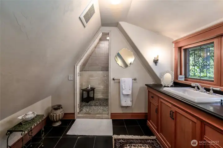 Upstairs ensuite to bedroom 2