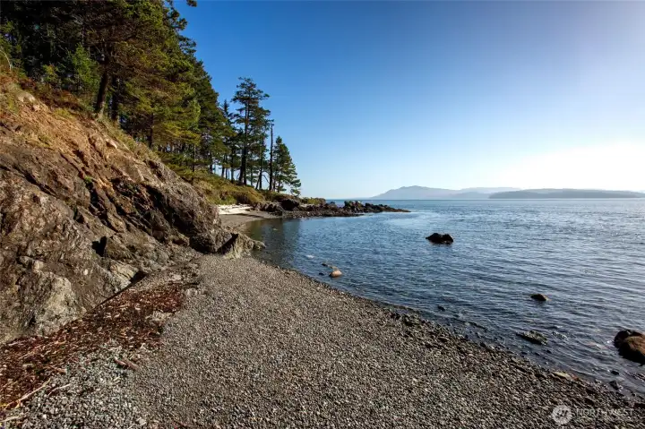 Beach dingy access to mooring bouy