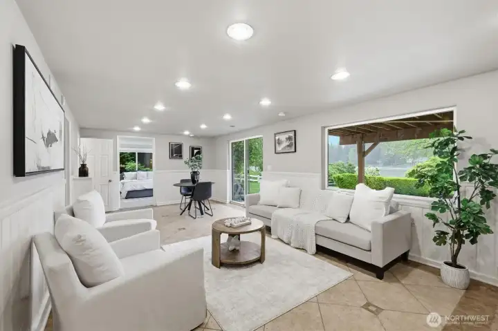 Large lower level bonus room.