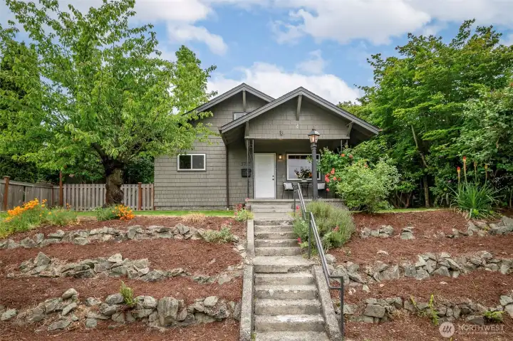 Welcome to a fully updated quintessential craftsman!