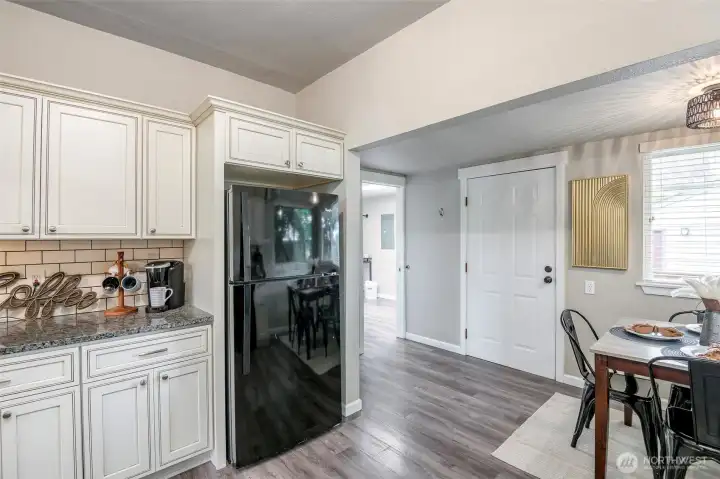 Backyard and utility/bonus room space off kitchen