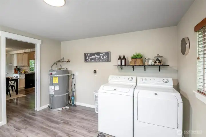 Washer/dryer stay