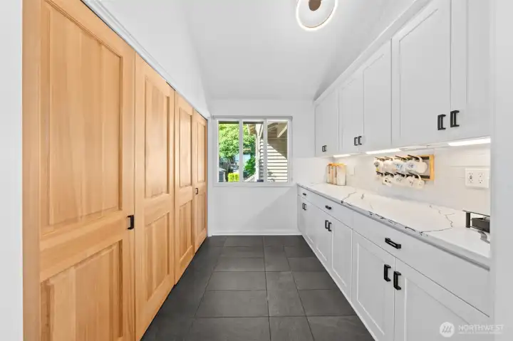 Butler Pantry and Bar