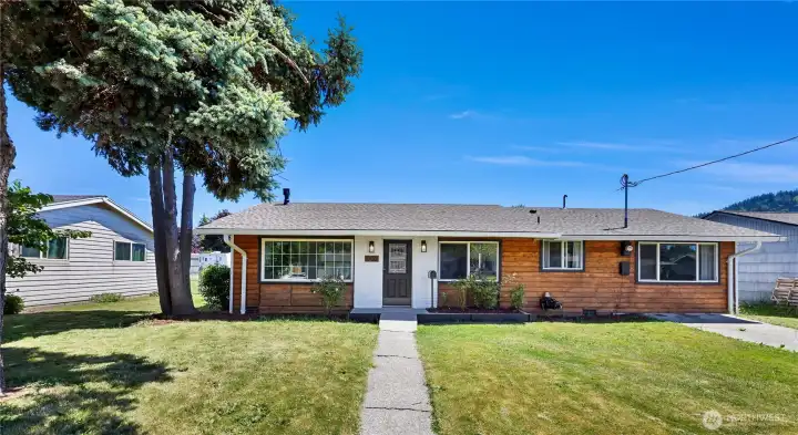 Welcome to 1700 S 15th Street, this 1,300 square foot recently updated rambler sits on a large open sun filled lot located in the heart of Mount Vernon!