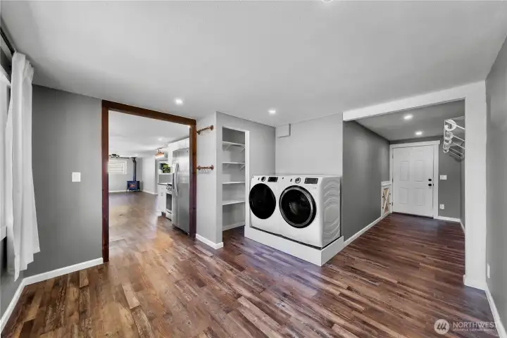 Light and bright bonus/utility room space is ready for however you would want to use it! Additional access to the backyard down hallway