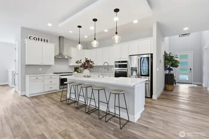 Open floor plan, luxury level finishes. Open floor plan, luxury level finishes.