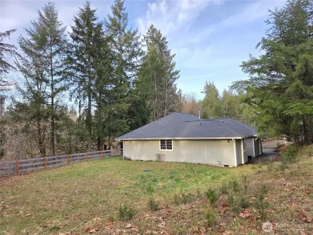 Another huge area behind the house. The Septic is located on this side of the home.