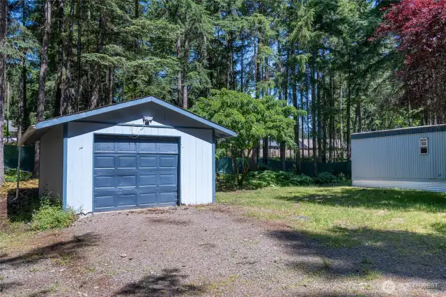 Detached garage
