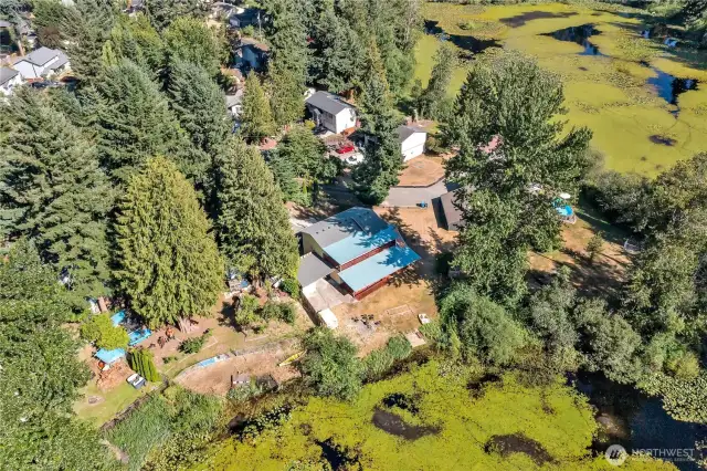 One of the best lots on the lake to enjoy paddle boarding, kayaking & fishing.