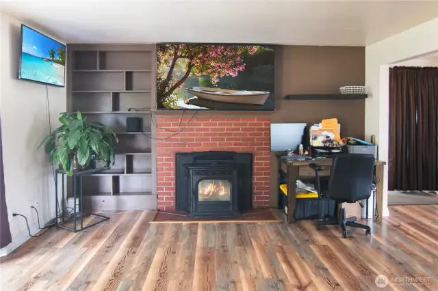 Super cozy pellet stove, with nearly new liner! in Use every winter!