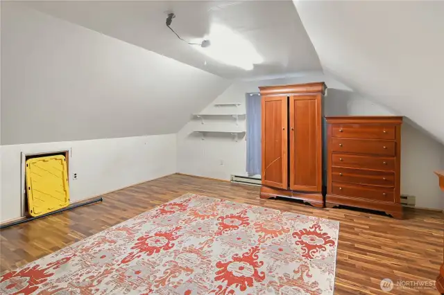 Loft, bonus or 5 bedroom, above garage
